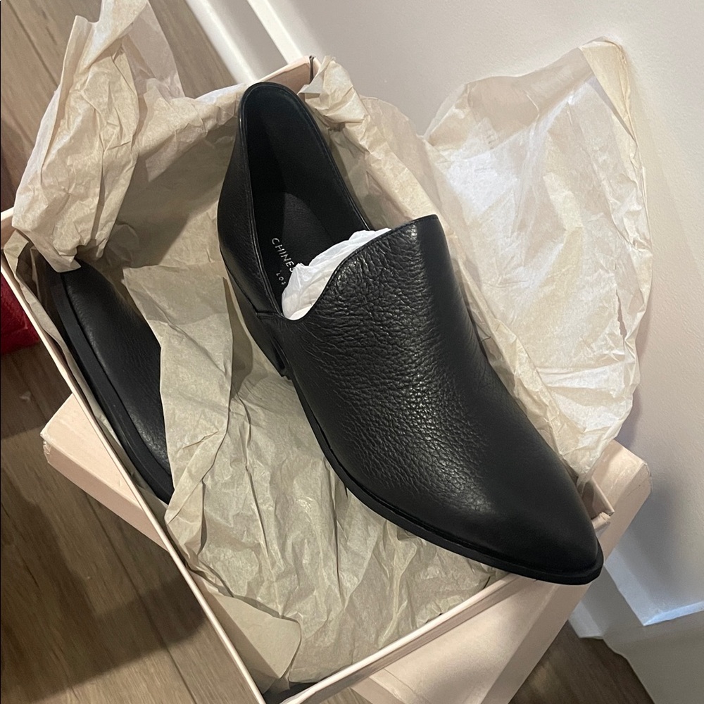 Chic Black LeatherWomens shoe bootie